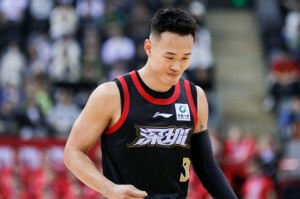 易倍体育app下载-CBA本季三分本土首人：贺希宁狂轰101三分 成深圳+中国男篮大腿